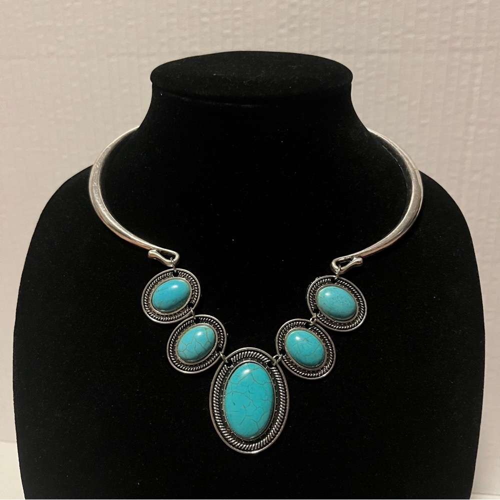 Faux Blue Howlite Turquoise Oval Stone Statement Silver Tone Collar Necklace